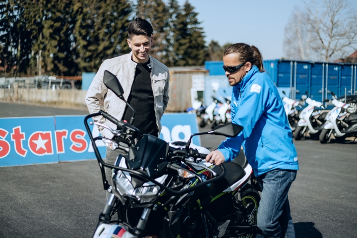 Motorradausbildung mit Warm Up Trainings bei Fahrschule Roadstars Graz