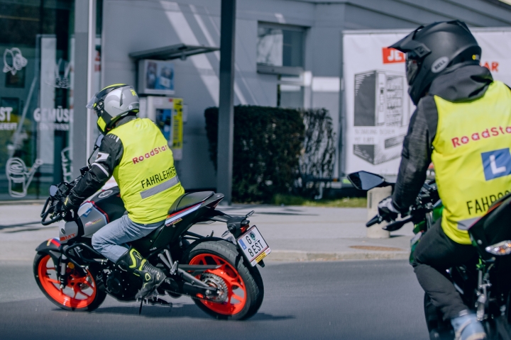 Fahrsicherheitstraining und Mehrphasenasubildung  beim Motorradführerschein - Fahrschule Roadstars Graz